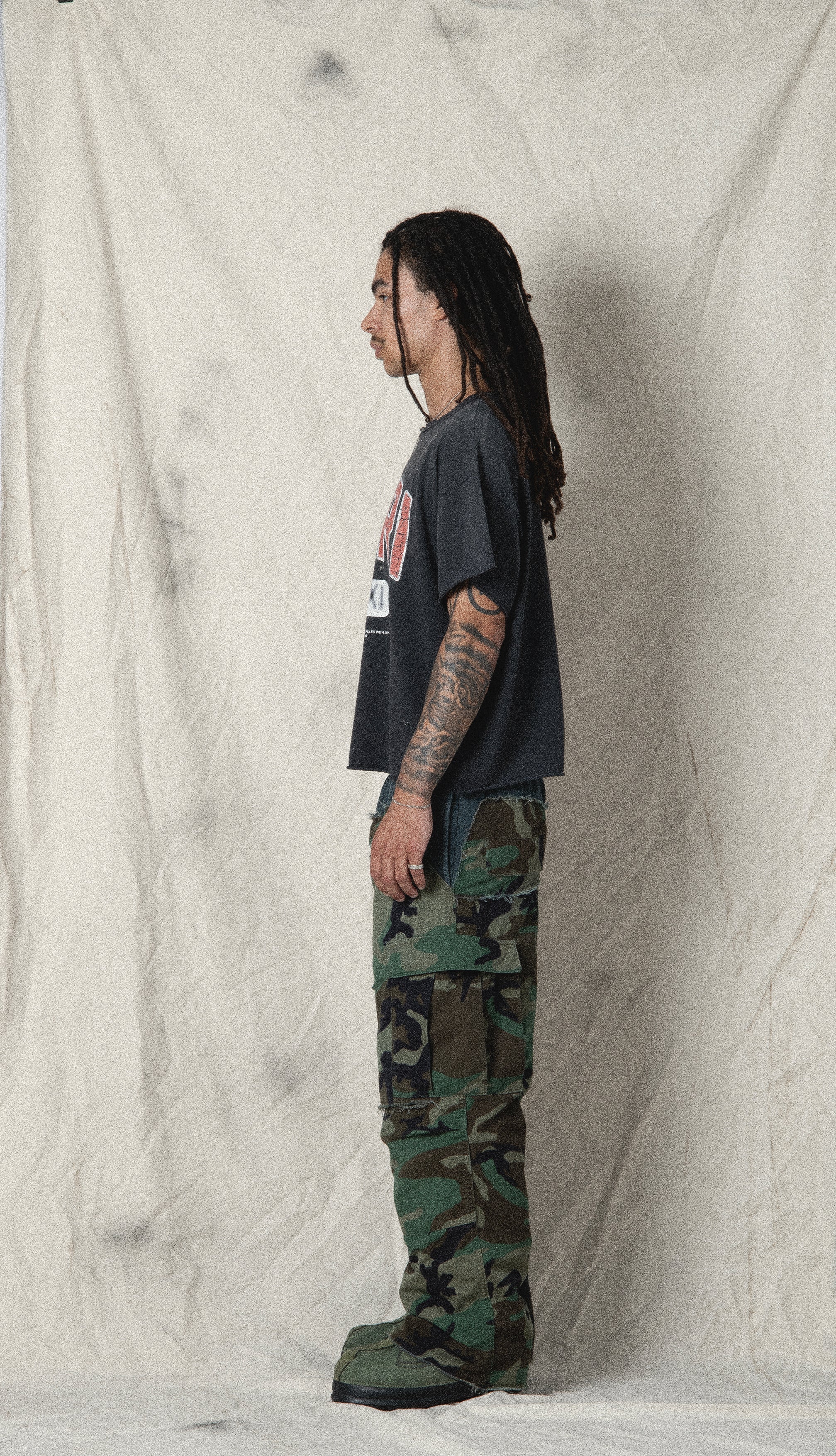 "NO EXIT" BOXY CROP TEE