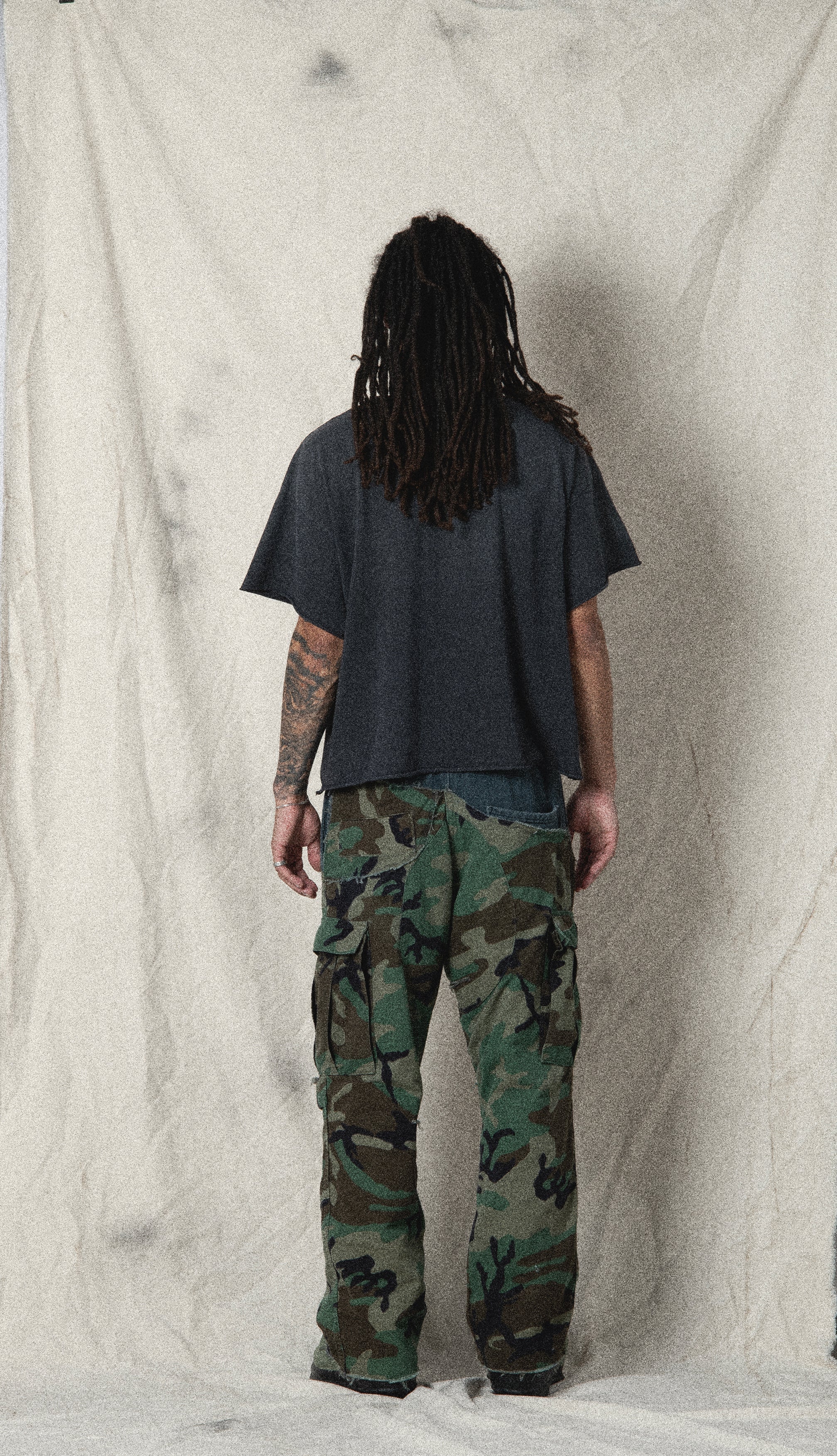 "NO EXIT" BOXY CROP TEE